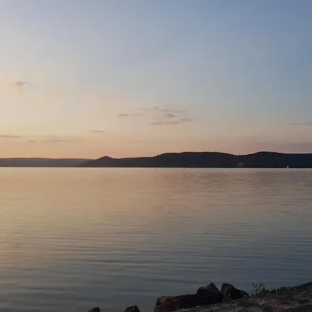 Sunshine House, Direkt Am See, Eigenes Boot, Private Beach, Grill, Wlan Σπίτι διακοπών *