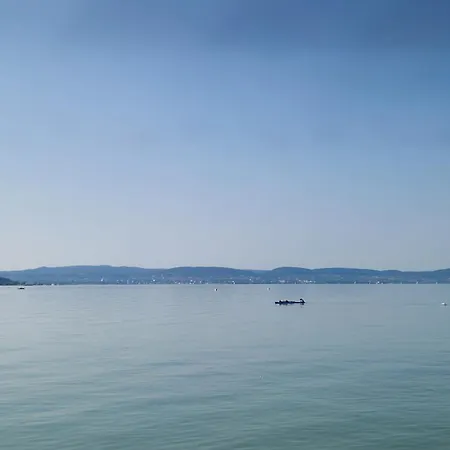 Сasa de vacaciones Sunshine House, Direkt Am See, Eigenes Boot, Private Beach, Grill, Wlan