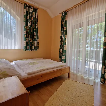 Σπίτι διακοπών Sunshine House, Direkt Am See, Eigenes Boot, Private Beach, Grill, Wlan Szántód