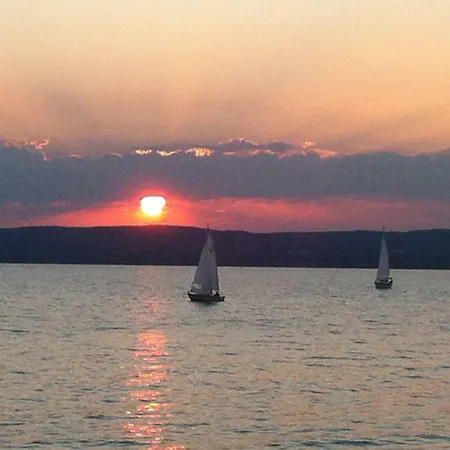 Σπίτι διακοπών Sunshine House, Direkt Am See, Eigenes Boot, Private Beach, Grill, Wlan