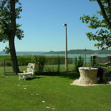 Sunshine House, Direkt Am See, Eigenes Boot, Private Beach, Grill, Wlan * Szántód