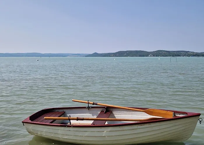 Sunshine Beach House, Direkt Am See, Eigenes Boot, Private Beach, Grill, Wlan 別荘 Szántód