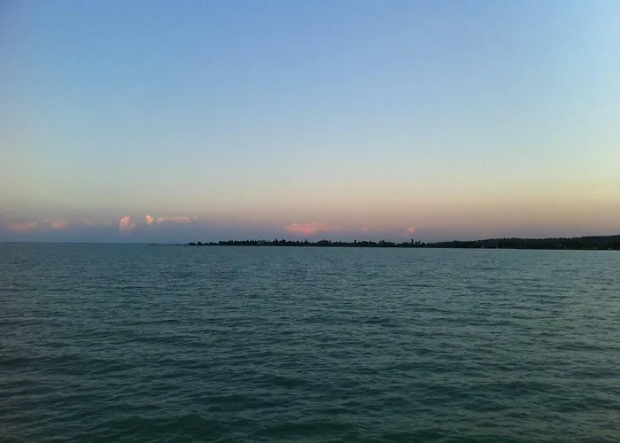 Sunshine House, Direkt Am See, Eigenes Boot, Private Beach, Grill, Wlan Szántód